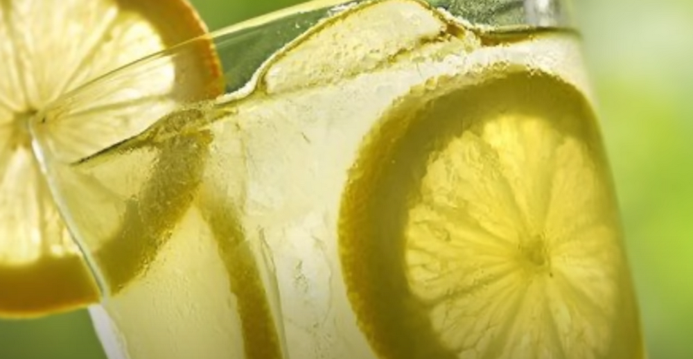 The 4 Mistakes People Make with Drinking Lemon Water